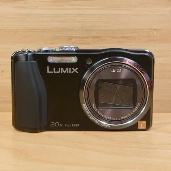 Panasonic Lumix ZS20 14.1 MP Digital Camera, Full HD video, Leica Lens - Picture 3 of 9